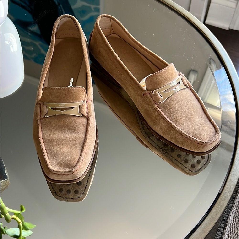 Women’s Tod’s Tan Suede Driving Moccasins